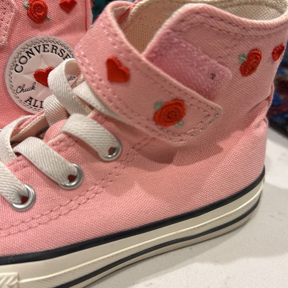 Pink Converse - Picture 2 of 9